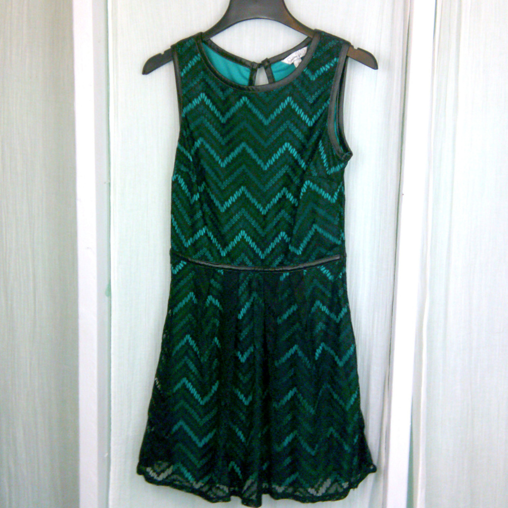 🍩 Speechless green black lace dress